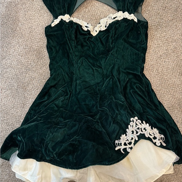 roberta Dresses & Skirts - Elegant Emerald Green Vibtage Velvet Dress with Lace Accents Fit Flare Size 10